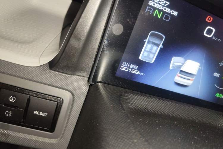 Used Wuling Hongguang MINIEV 2021 Macaron Fashion Model Lithium Iron Phosphate Odometer Close Up
