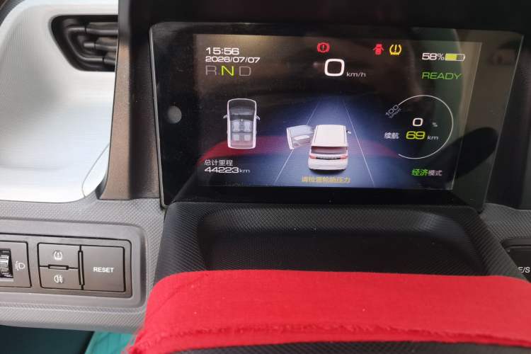 Used Wuling Hongguang MINIEV 2021 Macaron Fashion Model Lithium Iron Phosphate Odometer Close Up