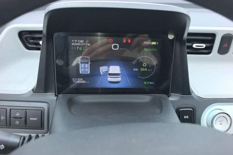 Used Wuling Hongguang MINIEV 2021 Macaron Fashion Model Lithium Iron Phosphate Odometer Close Up