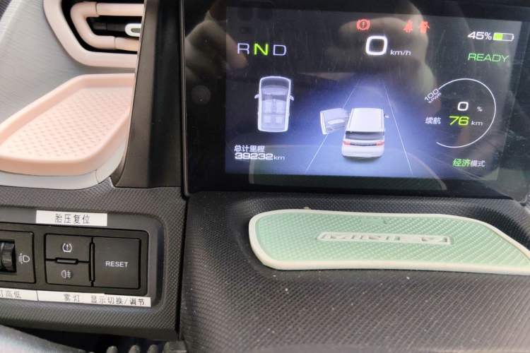 Used Wuling Hongguang MINIEV 2021 Macaron Premium Model – Lithium Iron Phosphate Odometer Close Up