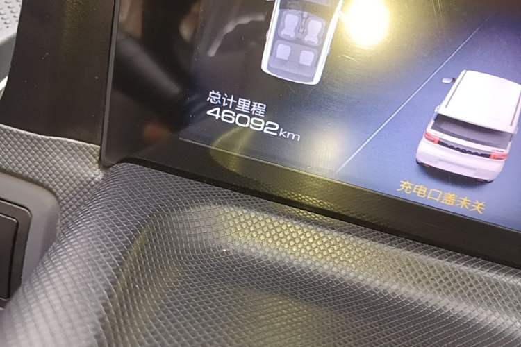 Used Wuling Hongguang MINIEV 2021 Macaron Sandwich Model 170 km Lithium Iron Phosphate Odometer Close Up