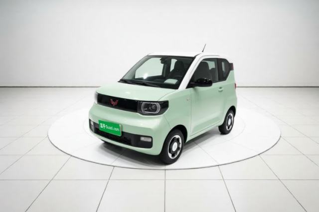 Ojetý Wuling Hongguang MINIEV 2021 Macaron Fashion Model Lithium Iron Phosphate