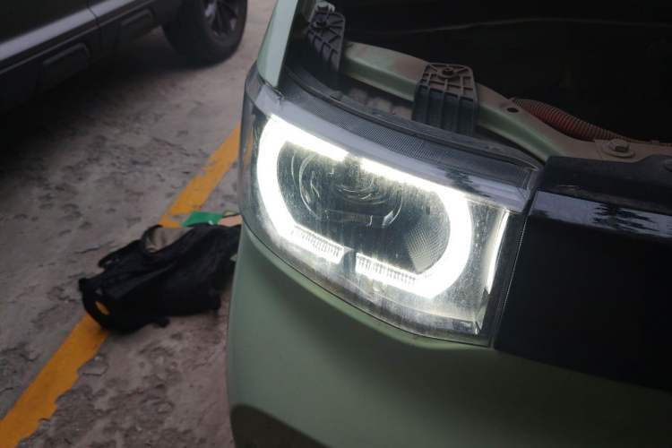 Used Wuling Hongguang MINIEV 2021 Macaron Premium Model – Lithium Iron Phosphate Right Front Headlight