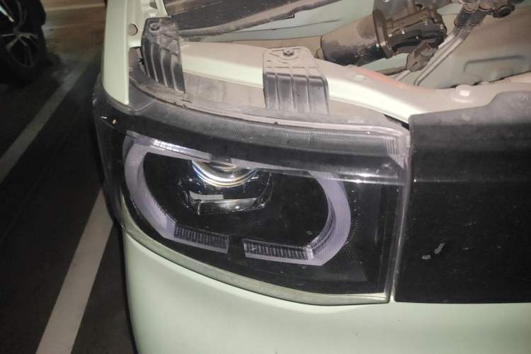 Used Wuling Hongguang MINIEV 2021 Macaron Premium Model – Lithium-NMC Right Front Headlight