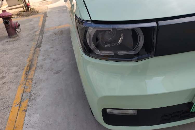 Used Wuling Hongguang MINIEV 2021 Macaron Premium Model – Lithium-NMC Right Front Headlight