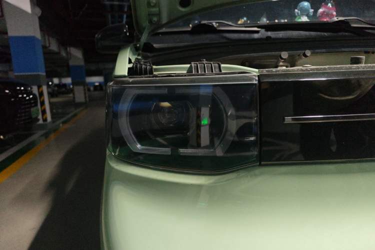 Used Wuling Hongguang MINIEV 2021 Macaron Premium Model – Lithium-NMC Right Front Headlight