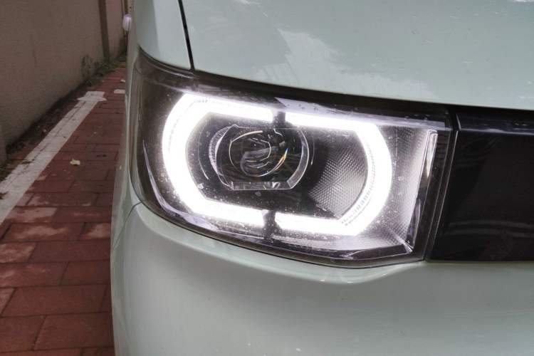 Used Wuling Hongguang MINIEV 2021 Macaron Fashion Model Lithium Iron Phosphate Right Front Headlight
