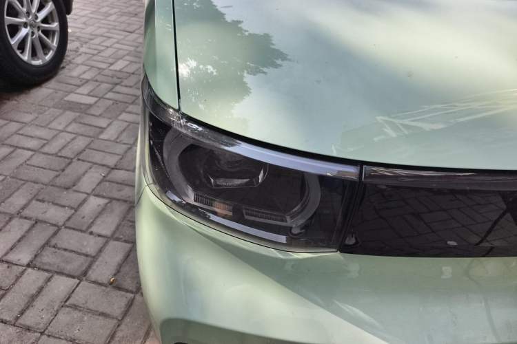 Used Wuling Hongguang MINIEV 2021 Macaron Premium Model – Lithium-NMC Right Front Headlight