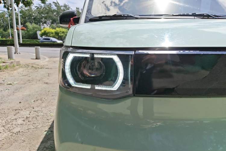 Used Wuling Hongguang MINIEV 2021 Macaron Fashion Edition Lithium-Ion Battery Right Front Headlight