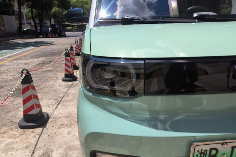 Used Wuling Hongguang MINIEV 2021 Macaron Fashion Model Lithium Iron Phosphate Right Front Headlight