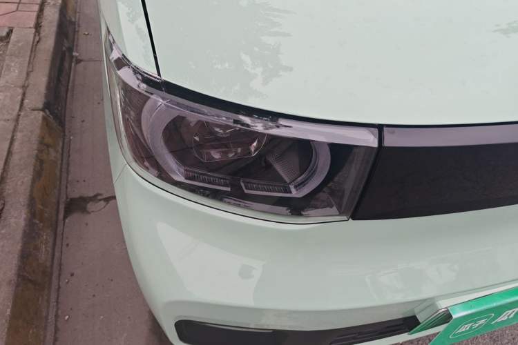 Used Wuling Hongguang MINIEV 2021 Macaron Premium Model – Lithium-NMC Right Front Headlight