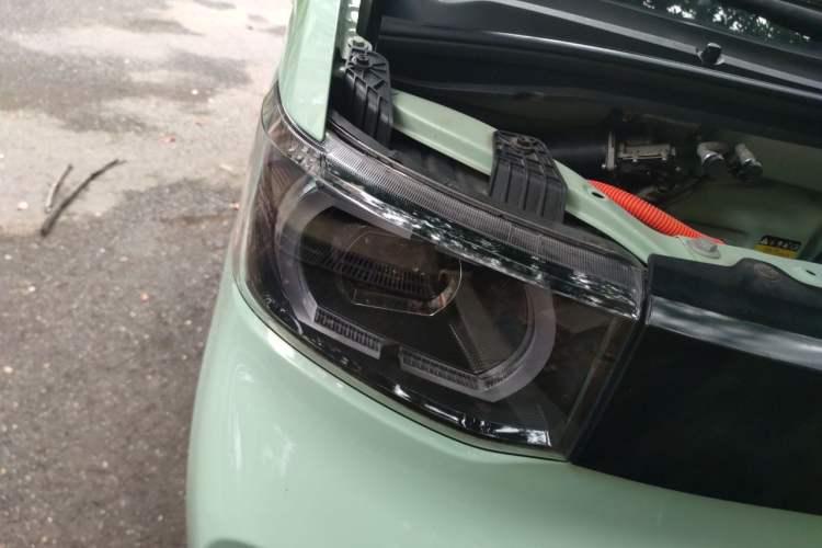 Used Wuling Hongguang MINIEV 2021 Macaron Premium Model – Lithium Iron Phosphate Right Front Headlight