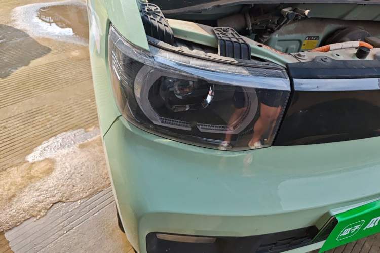 Used Wuling Hongguang MINIEV 2021 Macaron Sandwich Model 170 km Lithium Ternary Right Front Headlight