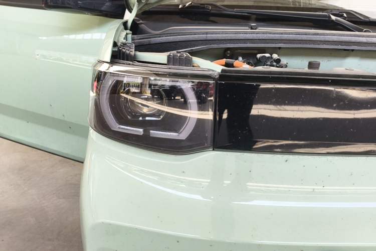 Used Wuling Hongguang MINIEV 2021 Macaron Sandwich Model 170 km Lithium Iron Phosphate Right Front Headlight