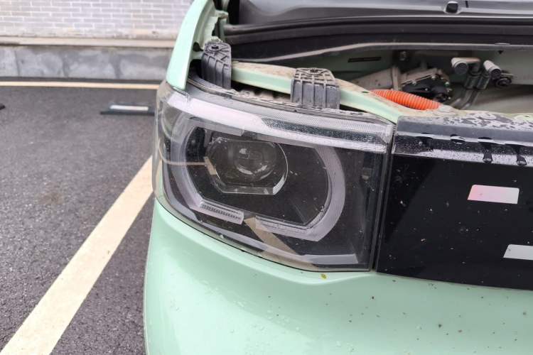 Used Wuling Hongguang MINIEV 2021 Macaron Fashion Edition Lithium-Ion Battery Right Front Headlight