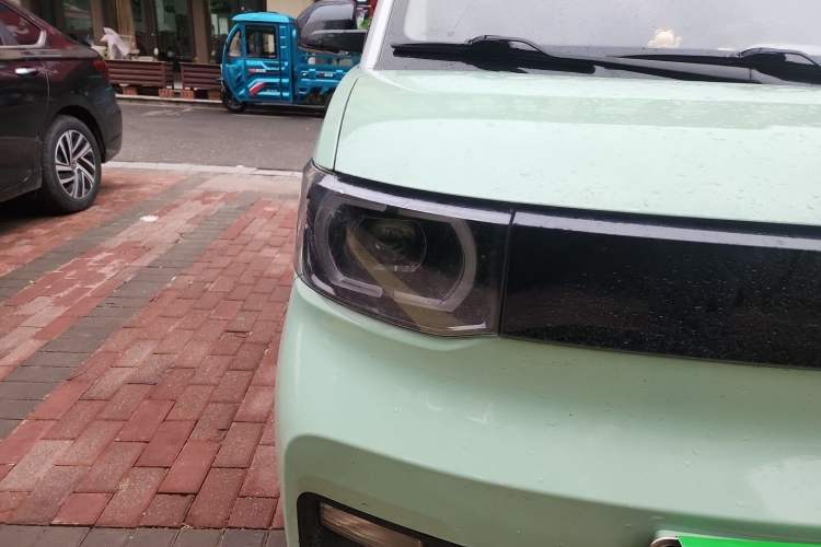 Used Wuling Hongguang MINIEV 2021 Macaron Premium Model – Lithium-NMC Right Front Headlight