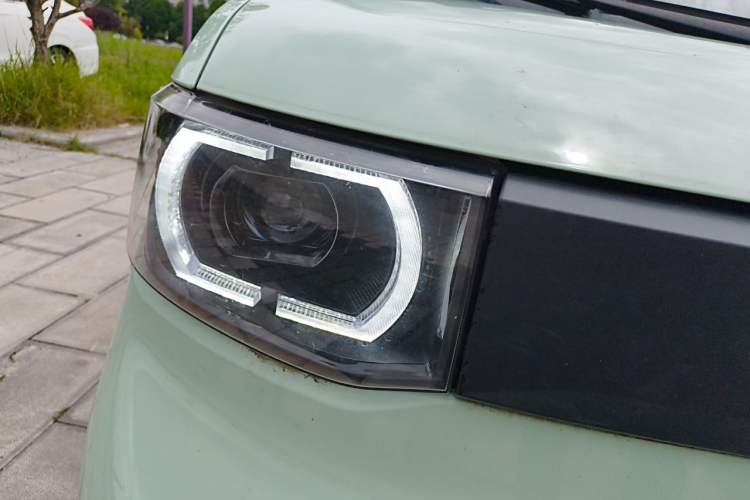 Used Wuling Hongguang MINIEV 2021 Macaron Premium Model – Lithium-NMC Right Front Headlight