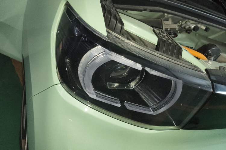 Used Wuling Hongguang MINIEV 2021 Macaron Premium Model – Lithium-NMC Right Front Headlight