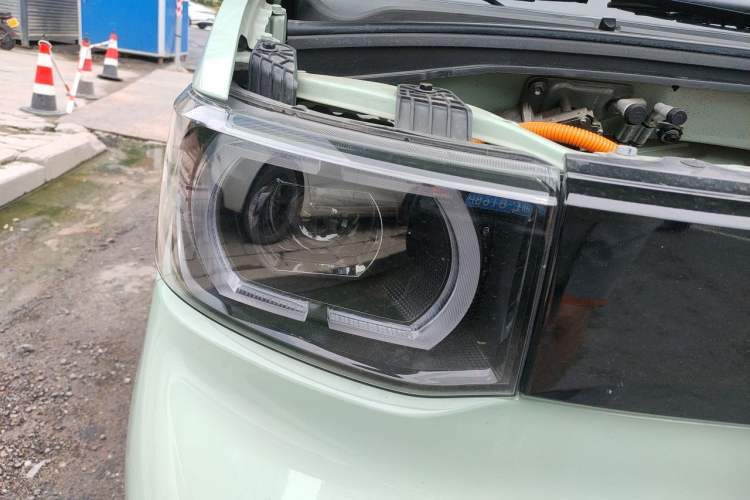 Used Wuling Hongguang MINIEV 2021 Macaron Fashion Model Lithium Iron Phosphate Right Front Headlight