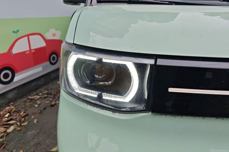 Used Wuling Hongguang MINIEV 2021 Macaron Premium Model – Lithium-NMC Right Front Headlight