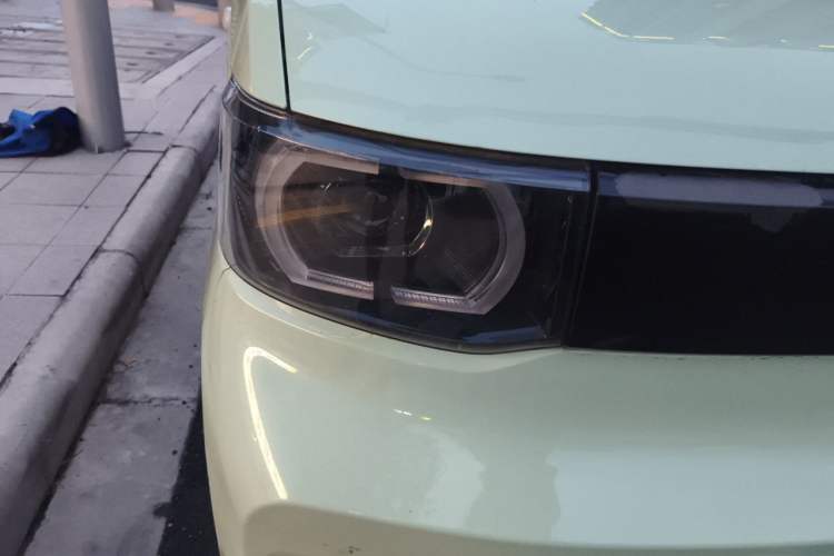 Used Wuling Hongguang MINIEV 2021 Macaron Premium Model – Lithium Iron Phosphate Right Front Headlight