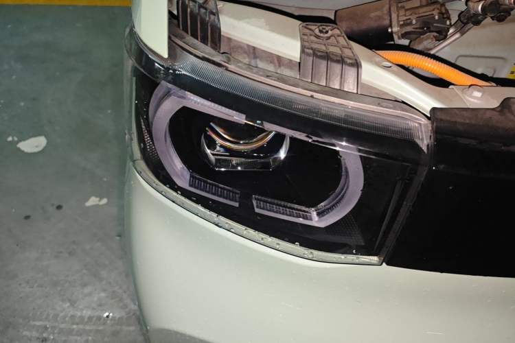 Used Wuling Hongguang MINIEV 2021 Macaron Fashion Model Lithium Iron Phosphate Right Front Headlight