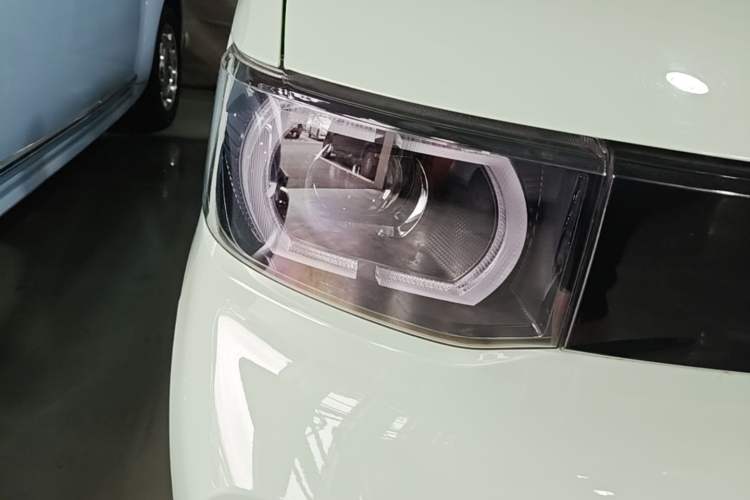 Used Wuling Hongguang MINIEV 2021 Macaron Premium Model – Lithium Iron Phosphate Right Front Headlight