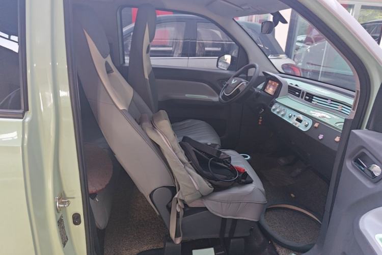 Used Wuling Hongguang MINIEV 2021 Macaron Fashion Model Lithium Iron Phosphate Right Front Seat