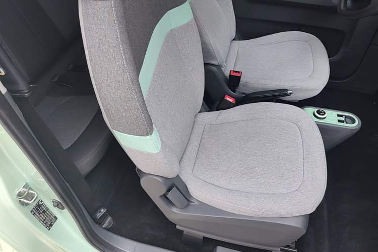 Used Wuling Hongguang MINIEV 2021 Macaron Premium Model – Lithium Iron Phosphate Right Front Seat