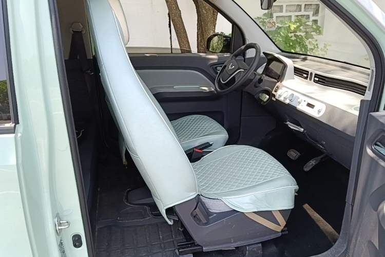 Used Wuling Hongguang MINIEV 2021 Macaron Fashion Model Lithium Iron Phosphate Right Front Seat