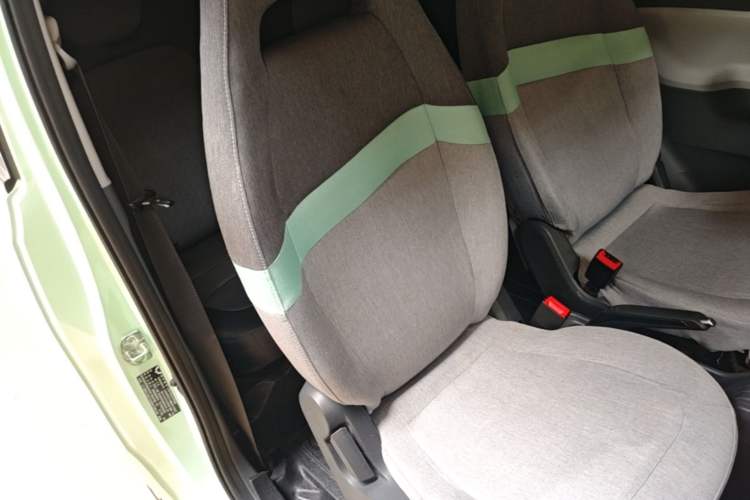 Used Wuling Hongguang MINIEV 2021 Macaron Fashion Model Lithium Iron Phosphate Right Front Seat