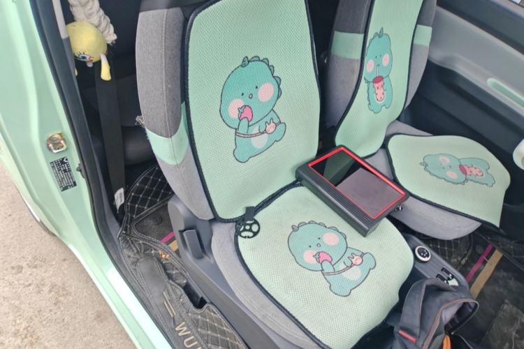 Used Wuling Hongguang MINIEV 2021 Macaron Fashion Model Lithium Iron Phosphate Right Front Seat