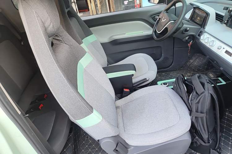 Used Wuling Hongguang MINIEV 2021 Macaron Fashion Model Lithium Iron Phosphate Right Front Seat