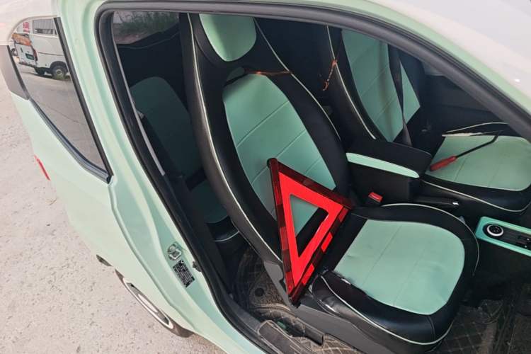 Used Wuling Hongguang MINIEV 2021 Macaron Fashion Model Lithium Iron Phosphate Right Front Seat
