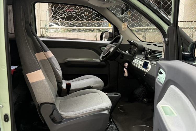 Used Wuling Hongguang MINIEV 2021 Macaron Fashion Model Lithium Iron Phosphate Right Front Seat