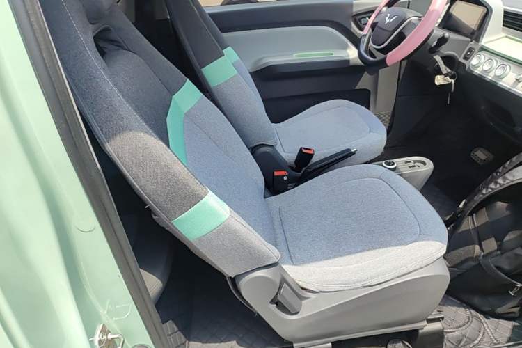 Used Wuling Hongguang MINIEV 2021 Macaron Fashion Model Lithium Iron Phosphate Right Front Seat