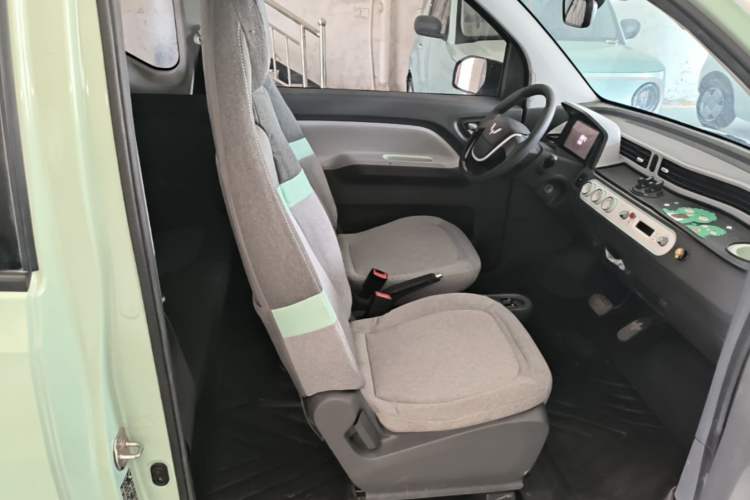 Used Wuling Hongguang MINIEV 2021 Macaron Fashion Model Lithium Iron Phosphate Right Front Seat