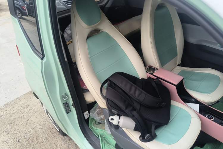 Used Wuling Hongguang MINIEV 2021 Macaron Premium Model – Lithium-NMC Right Front Seat