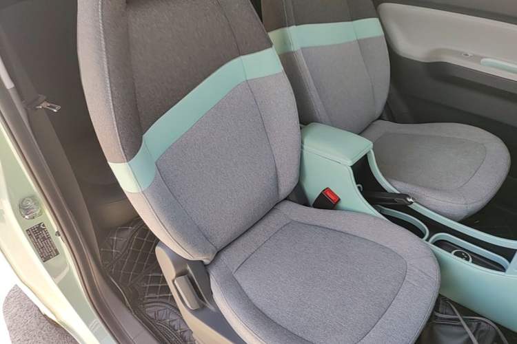 Used Wuling Hongguang MINIEV 2021 Macaron Premium Model – Lithium-NMC Right Front Seat