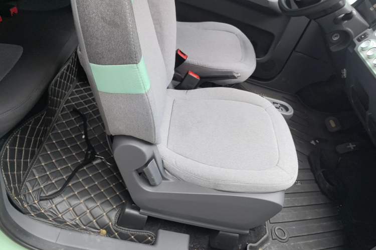 Used Wuling Hongguang MINIEV 2021 Macaron Fashion Model Lithium Iron Phosphate Right Front Seat