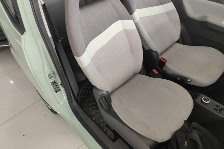 Used Wuling Hongguang MINIEV 2021 Macaron Fashion Edition Lithium-Ion Battery Right Front Seat