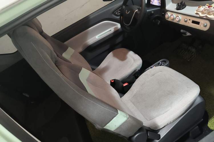 Used Wuling Hongguang MINIEV 2021 Macaron Fashion Edition Lithium-Ion Battery Right Front Seat