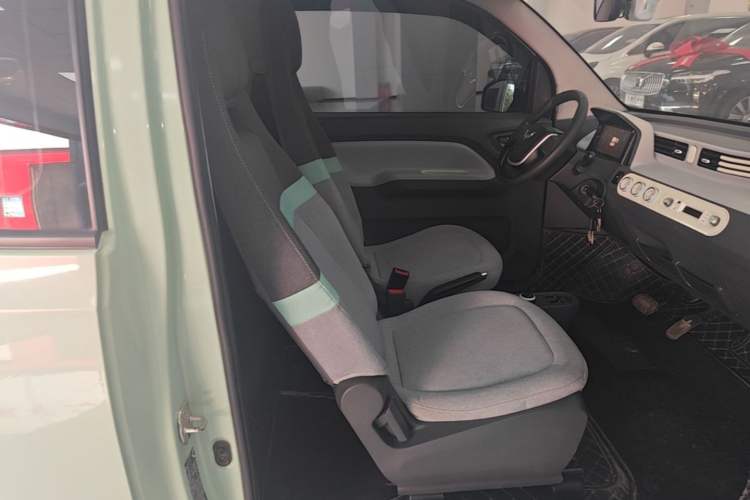 Used Wuling Hongguang MINIEV 2021 Macaron Fashion Model Lithium Iron Phosphate Right Front Seat