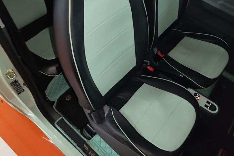 Used Wuling Hongguang MINIEV 2021 Macaron Sandwich Model 170 km Lithium Iron Phosphate Right Front Seat
