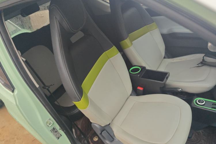 Used Wuling Hongguang MINIEV 2021 Macaron Sandwich Model 120 km Lithium Iron Phosphate Right Front Seat