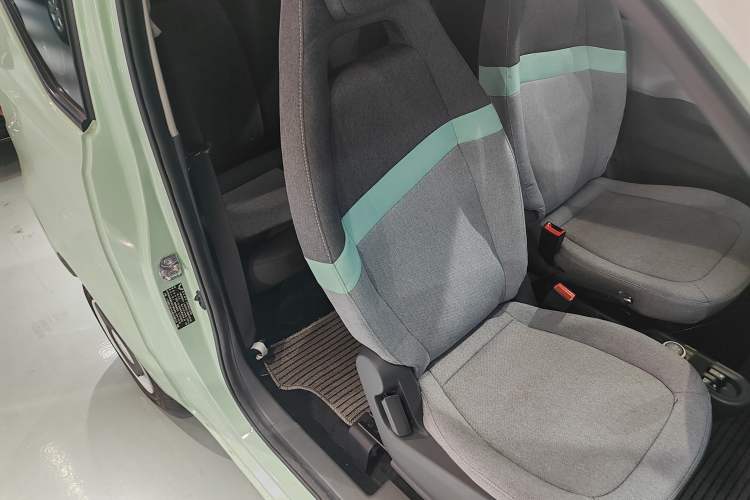 Used Wuling Hongguang MINIEV 2021 Macaron Premium Model – Lithium-NMC Right Front Seat