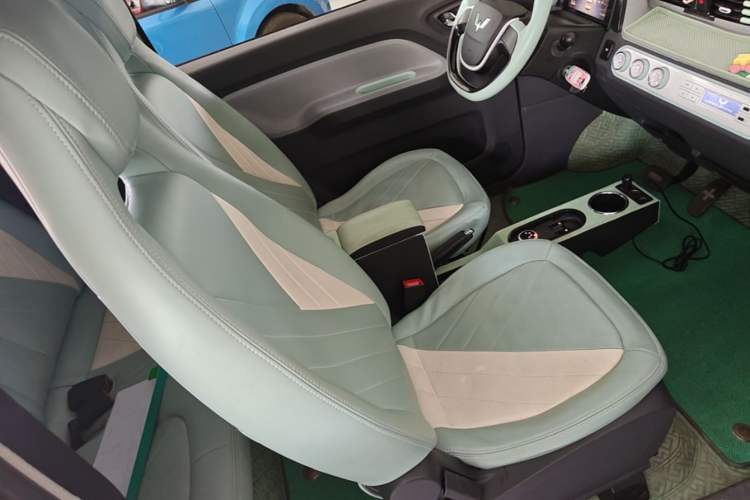 Used Wuling Hongguang MINIEV 2021 Macaron Fashion Edition Lithium-Ion Battery Right Front Seat