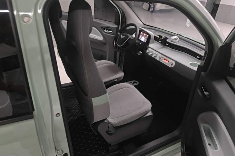 Used Wuling Hongguang MINIEV 2021 Macaron Premium Model – Lithium Iron Phosphate Right Front Seat