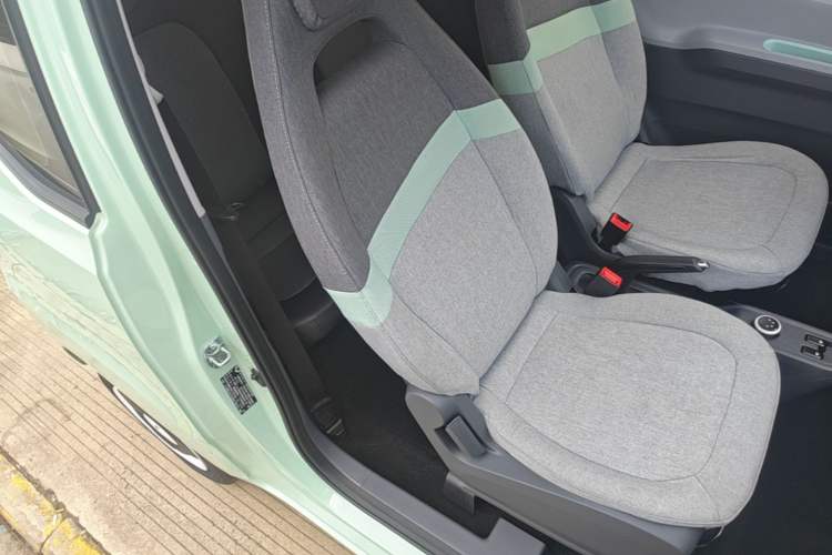 Used Wuling Hongguang MINIEV 2021 Macaron Premium Model – Lithium Iron Phosphate Right Front Seat
