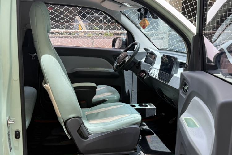 Used Wuling Hongguang MINIEV 2021 Macaron Fashion Model Lithium Iron Phosphate Right Front Seat